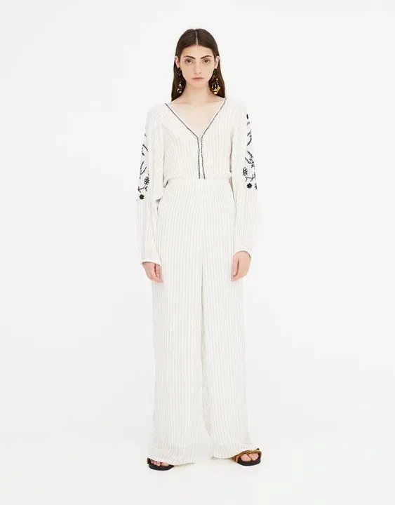 pull-and-bear-kremowy-kombinezon-paski-hafty-m