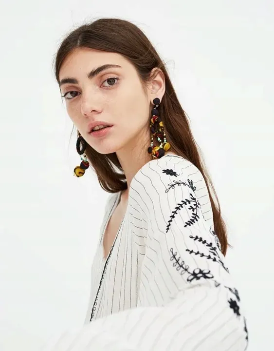 pull-and-bear-kremowy-kombinezon-paski-hafty-m