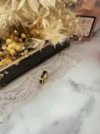 1200-zloty-pierscionek-obraczka-czarna-srodek-r-10-20mm-stal-chirurgiczna