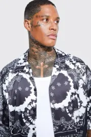 e22r002-koszula-czarna-wzory-biel-boohooman-s