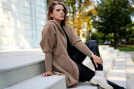 przejsciowy-plaszcz-z-alpaki-z-kapturem-na-suwak-kolor-bialy-r-oversize