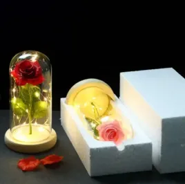 piekna-sztuczna-wieczna-roza-w-kopule-szklanej-prezent-na-dzien-kobiet