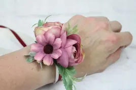 kotylion-na-reke-bukiecik-slubny-peonia-bordo-slub