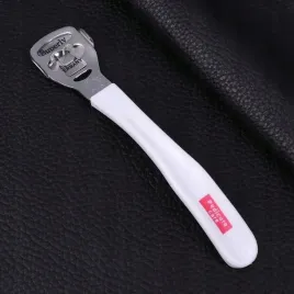 omega-scinak-skrobak-tarka-nozyk-skalpel-do-stop-piet-pedicure-zyletka