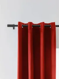 zaslona-welurowa-na-przelotkach-140x250-czerwona-zaciemniajaca