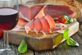 suszona-szynka-szlachecka-dojrzewajac-wschodnia-wersja-jamon-serrano