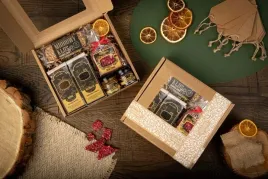 zestaw-prezentowy-miod-herbata-kawa-czekolada-konfitura-baton-box-prezent