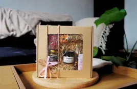 zestaw-kosz-prezentowy-upominki-pyszna-herbata-miod-czekolada-prezent-box