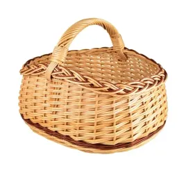 piekny-wiklinowy-koszyk-na-zakupy-piknik-grzyby