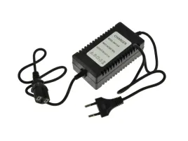 ladowarka-do-opryskiwacza-akumulatorowego-12v-1-1a-cg73216a-rolnicza