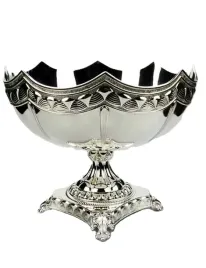 patera-misa-metalowa-na-nozce-srebrna-elegancja-w-klasycznym-stylu