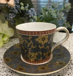 filizanka-porcelanowa-spodek-kwiaty-elegancka