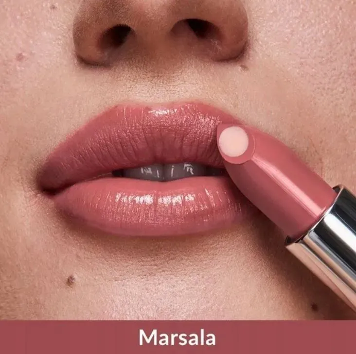 avon-szminka-lsniaca-hydramatic-shine-marsala
