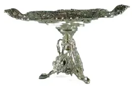 elegancka-patera-metalowa-na-nozce-srebrna-ozdoba-stolu-idealny-prezent