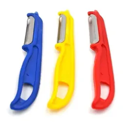 plastikowa-obieraczka-do-warzyw-i-owocow