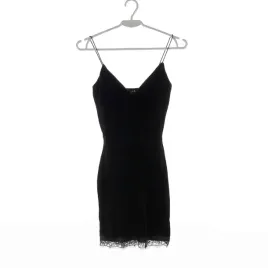 sukienka-damska-missguided-czarna-mini-na-ramiaczkach-welur-z-koronka-36