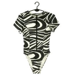 stroj-kapielowy-prettylittlething-czarno-bialy-38