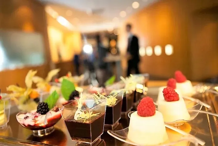 50xpucharki-piramida-60ml-lyzeczki-50szt-na-przekaski-pojemniki-na-desery