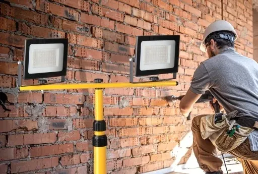 halogen-led-statyw-budowlany-roboczy-naswietlacz