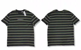 urban-outfitters-t-shirt-z-napisem-w-paski-s-uo05