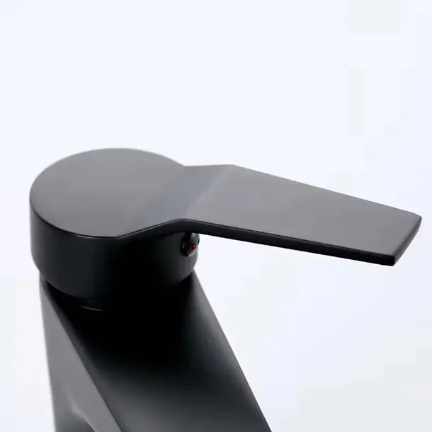 czarna-bateria-umywalkowa-stojaca-lazienkowa-kran-do-umywalki-loft-marka-maibang