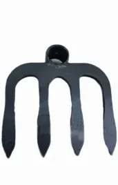 solidna-motyka-czterozebna-kuta-kopania-premium