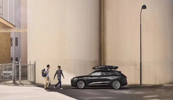 bagaznik-dachowy-box-na-dach-thule-vector-alpine-system-montazu-mechanizm-szczekowy