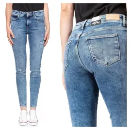 damskie-spodnie-jeansowe-wrangler-skinny-25-32