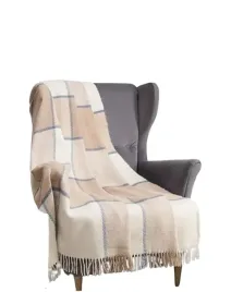 koc-elf-w-kratke-z-fredzlami-welna-nowozelandzka-narzuta-na-kanape-piknik