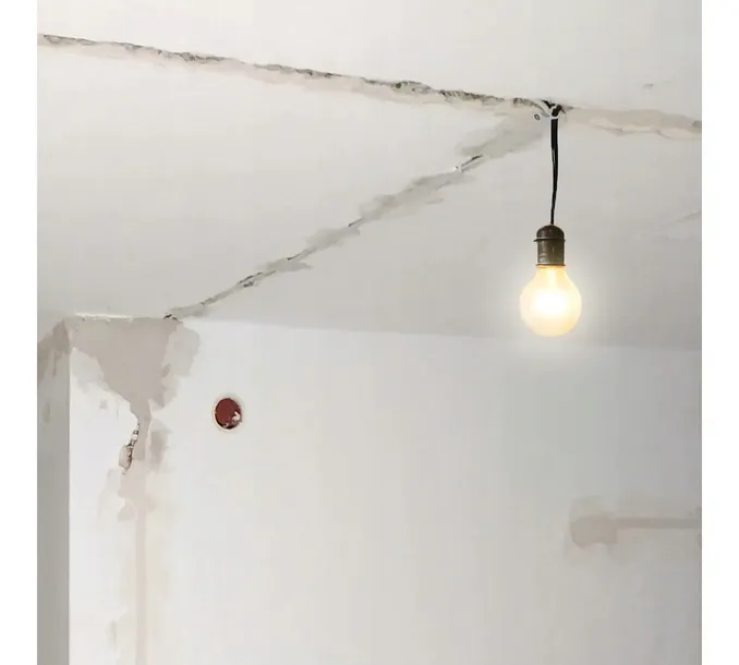 oprawka-e27-z-przewodem-i-kostka-zaciskowa-do-zastosowan-remontowo-budowlanych-liczba-punktow-swiatla-1