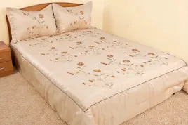 narzuta-satynowa-220x240-z-poszewkami-eurofirany-22d