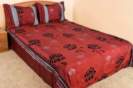 narzuta-satynowa-220x240-z-poszewkami-eurofirany-94-bordo