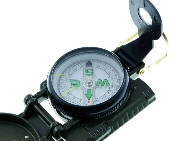 kompas-mfh-material-obudowy-tworzywo-sztuczne