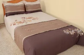 narzuta-satynowa-220x240-z-poszewkami-eurofirany-160