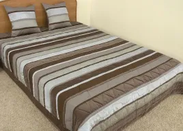 narzuta-satynowa-220x240-z-poszewkami-eurofirany-511-bez