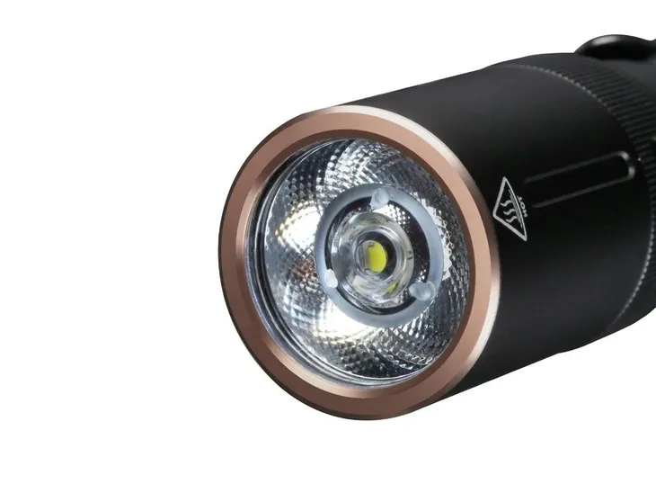 latarka-diodowa-fenix-e20-v2-0-waga-42-g