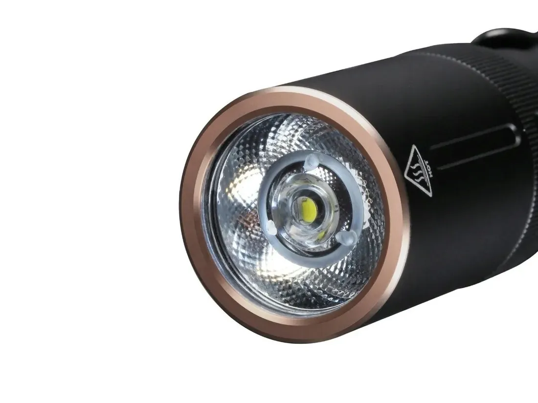 latarka-diodowa-fenix-e20-v2-0