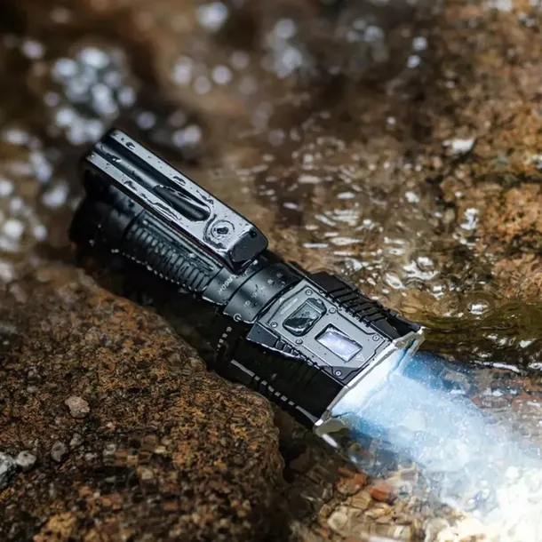 latarka-led-fenix-lr60r-rodzaj-reflektory-i-szperacze-kolor-dominujacy-czarny