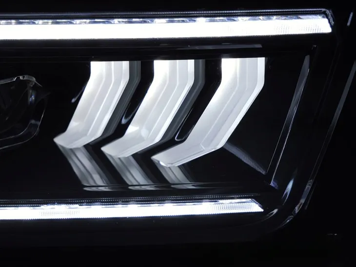 lampy-przednie-do-ford-mustang-2004-2009-strona-zabudowy-lewe-prawe