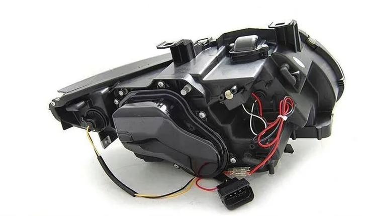 lampy-reflektory-bmw-e92-black-drl-xenon-strona-zabudowy-lewe-prawe