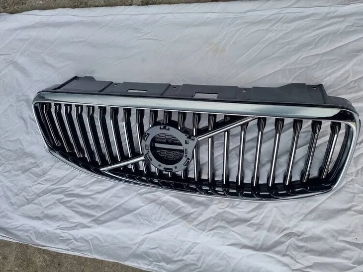 atrapa-grill-volvo-xc60-18-20-chrom-jakosc-czesci-zgodnie-z-gvo-p-zamiennik-o-jakosci-porownywalnej-do-oryginalu