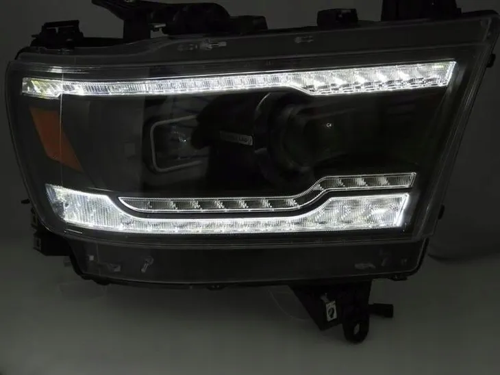 lampy-reflektory-full-led-do-dodge-ram-1500-19-22-strona-zabudowy-lewe-prawe