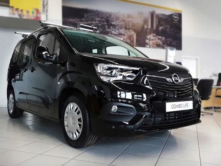 nakladki-progowe-do-opel-combo-special-edition-producent-avisa