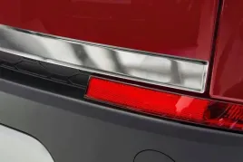 land-rover-discovery-sport-listwa-ozdobna-na-klape-bagaznika-2-35337