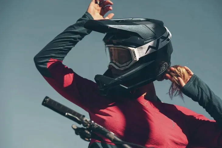 kask-abus-hidrop-shiny-white-s-fullface-nowosc-typ-kasku-full-face