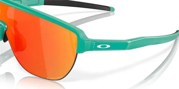 okulary-oakley-corridor-matte-celeste-prizm-ruby-cechy-dodatkowe-brak-znieksztalcen-obrazu-etui-w-zestawie-lustrzanki-noski