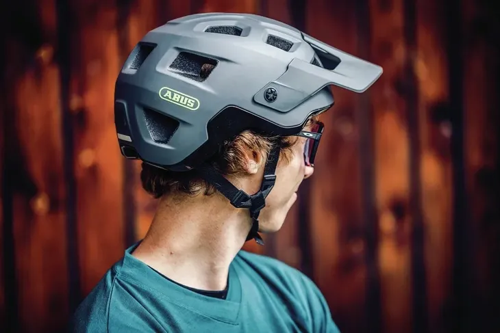 kask-rowerowy-mtb-abus-modrop-polar-white-m-stan-nowy-kod-producenta-4-ah66476kc