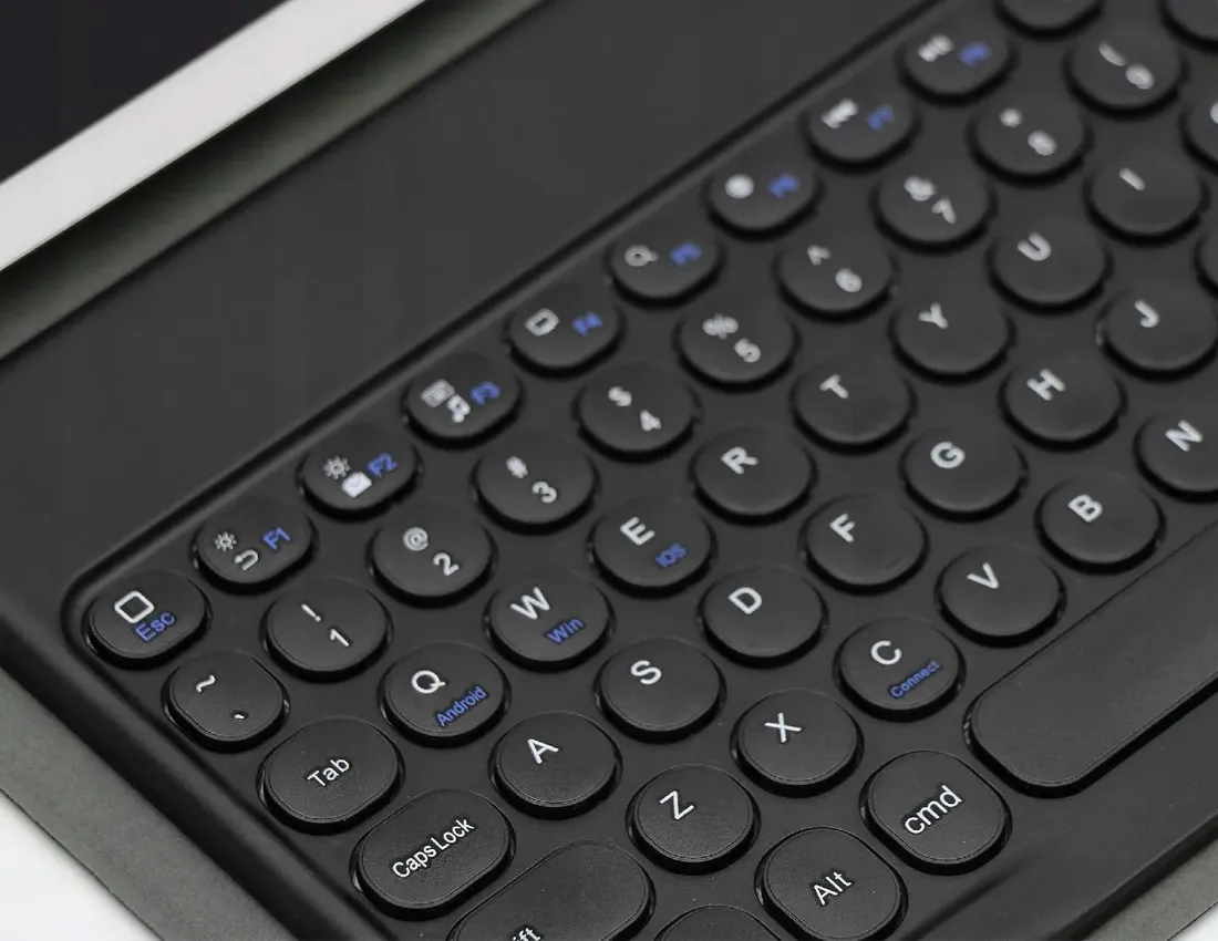 cienka-klawiatura-bluetooth-do-ipad-air-pro-mini-iphone-ios-windows-android-stan-nowy