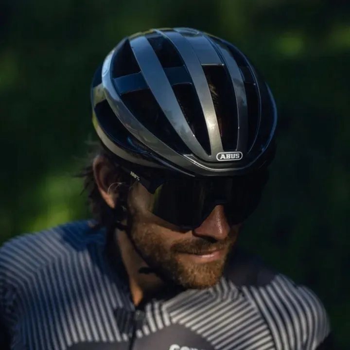kask-rowerowy-abus-viantor-niebieski