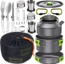 naczynia-turystyczne-zestaw-garnkow-sztucce-pod-namiot-biwak-czajnik-18-el